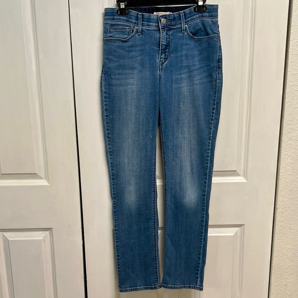 Levi's 525 Women's Straight-Leg Jeans in Medium Blue Wash Size 8